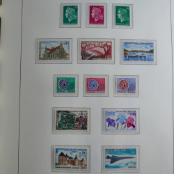 Collection timbres de France 1967-1992 neufs en album lux. Collection timbres de France 1967-1992 neufs en album lux.