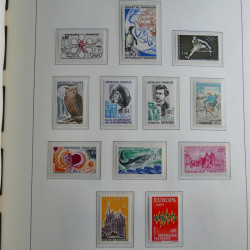 Collection timbres de France 1967-1992 neufs en album lux. Collection timbres de France 1967-1992 neufs en album lux.