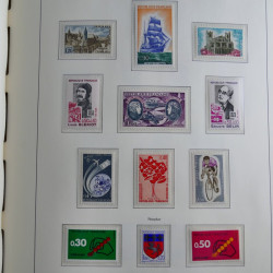 Collection timbres de France 1967-1992 neufs en album lux. Collection timbres de France 1967-1992 neufs en album lux.