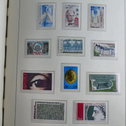 Collection timbres de France 1967-1992 neufs en album lux. Collection timbres de France 1967-1992 neufs en album lux.