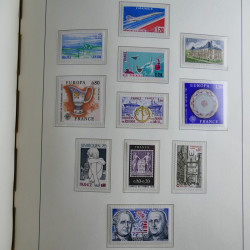 Collection timbres de France 1967-1992 neufs en album lux. Collection timbres de France 1967-1992 neufs en album lux.