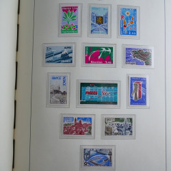 Collection timbres de France 1967-1992 neufs en album lux. Collection timbres de France 1967-1992 neufs en album lux.