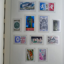 Collection timbres de France 1967-1992 neufs en album lux. Collection timbres de France 1967-1992 neufs en album lux.
