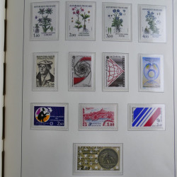Collection timbres de France 1967-1992 neufs en album lux. Collection timbres de France 1967-1992 neufs en album lux.