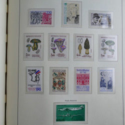 Collection timbres de France 1967-1992 neufs en album lux. Collection timbres de France 1967-1992 neufs en album lux.