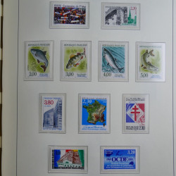 Collection timbres de France 1967-1992 neufs en album lux. Collection timbres de France 1967-1992 neufs en album lux.