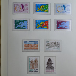 Collection timbres de France 1967-1992 neufs en album lux. Collection timbres de France 1967-1992 neufs en album lux.