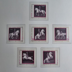 Collection timbres d'Autriche 1960-2000 neufs et oblitérés en album lux. Collection timbres d'Autriche 1960-2000 neufs et oblitérés en album lux.
