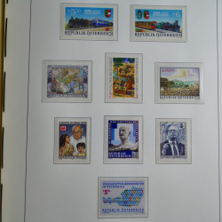 Collection timbres d'Autriche 1960-2000 neufs et oblitérés en album lux. Collection timbres d'Autriche 1960-2000 neufs et oblitérés en album lux.
