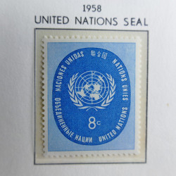 Vrac philatélique de timbres du monde neufs et oblitérés en un carton.