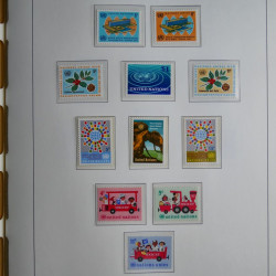 Vrac philatélique de timbres du monde neufs et oblitérés en un carton.