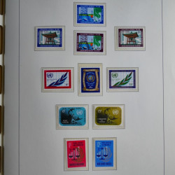 Vrac philatélique de timbres du monde neufs et oblitérés en un carton.