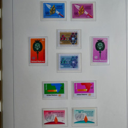 Vrac philatélique de timbres du monde neufs et oblitérés en un carton.