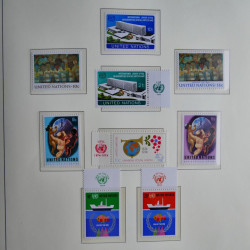 Vrac philatélique de timbres du monde neufs et oblitérés en un carton.