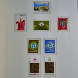 Vrac philatélique de timbres du monde neufs et oblitérés en un carton.