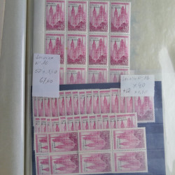 Vrac philatélique de timbres du monde neufs et oblitérés en un carton.