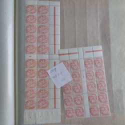 Vrac philatélique de timbres du monde neufs et oblitérés en un carton.