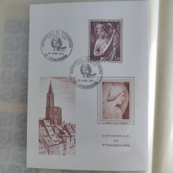 Vrac philatélique de timbres du monde neufs et oblitérés en un carton.