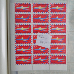 Vrac philatélique de timbres du monde neufs et oblitérés en un carton.