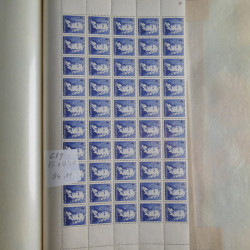 Vrac philatélique de timbres du monde neufs et oblitérés en un carton.