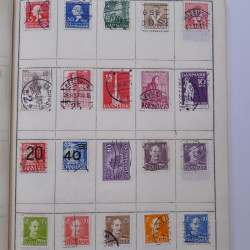 Vrac philatélique de timbres du monde neufs et oblitérés en un carton.
