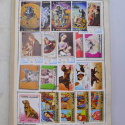 Vrac philatélique de timbres du monde neufs et oblitérés en un carton.