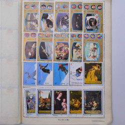 Vrac philatélique de timbres du monde neufs et oblitérés en un carton.