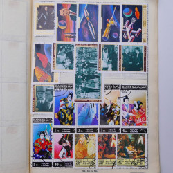 Vrac philatélique de timbres du monde neufs et oblitérés en un carton.