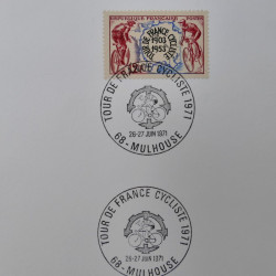 Vrac philatélique de timbres du monde neufs et oblitérés en un carton.