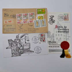 Vrac philatélique de timbres du monde neufs et oblitérés en un carton.