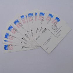 Vrac philatélique de timbres du monde neufs et oblitérés en un carton.