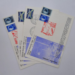 Vrac philatélique de timbres du monde neufs et oblitérés en un carton.