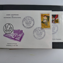 Vrac philatélique de timbres du monde neufs et oblitérés en un carton.