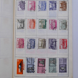 Vrac philatélique de timbres du monde neufs et oblitérés en un carton.