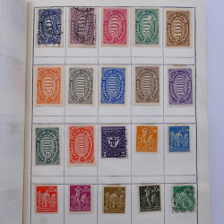 Vrac philatélique de timbres du monde neufs et oblitérés en un carton.