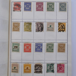 Vrac philatélique de timbres du monde neufs et oblitérés en un carton.