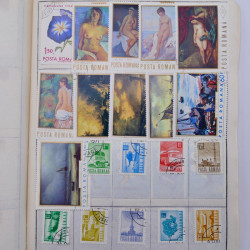 Vrac philatélique de timbres du monde neufs et oblitérés en un carton.