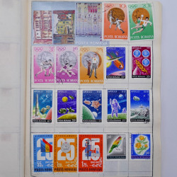 Vrac philatélique de timbres du monde neufs et oblitérés en un carton.