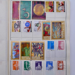 Vrac philatélique de timbres du monde neufs et oblitérés en un carton.