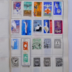 Vrac philatélique de timbres du monde neufs et oblitérés en un carton.