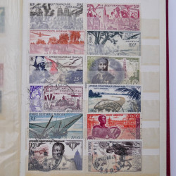 Vrac philatélique de timbres du monde neufs et oblitérés en un carton.