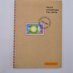 Vrac philatélique de timbres du monde neufs et oblitérés en un carton.