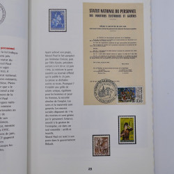 Vrac philatélique de timbres du monde neufs et oblitérés en un carton.