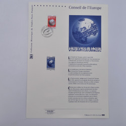 Vrac philatélique de timbres du monde neufs et oblitérés en un carton.