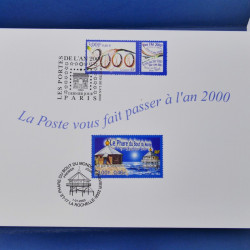 Vrac philatélique de timbres du monde neufs et oblitérés en un carton.