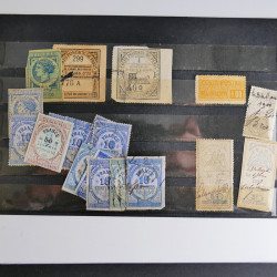 Vrac philatélique de timbres du monde neufs et oblitérés en un carton.