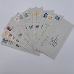 Vrac philatélique de timbres du monde neufs et oblitérés en un carton.