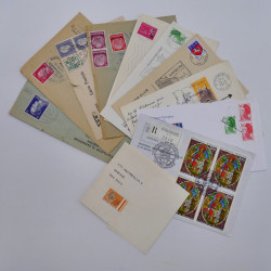 Vrac philatélique de timbres du monde neufs et oblitérés en un carton.
