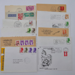 Vrac philatélique de timbres du monde neufs et oblitérés en un carton.
