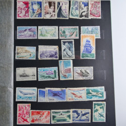 Vrac philatélique de timbres du monde neufs et oblitérés en un carton.